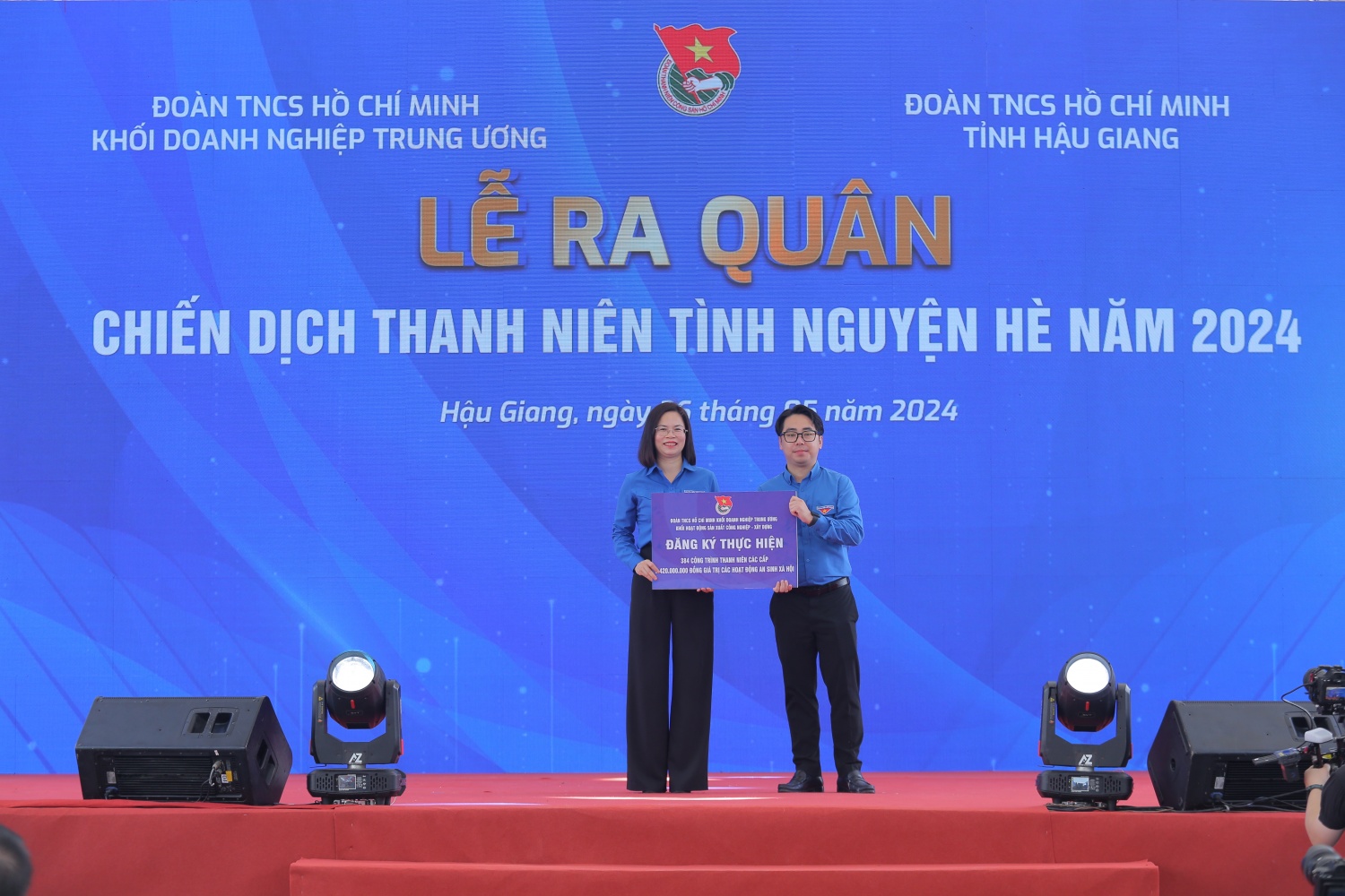 Petrovietnam trao tặng nhiều công trình an sinh tại Lễ ra quân Chiến dịch thanh niên tình nguyện hè năm 2024 của Đoàn Khối DNTW